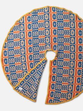 ISO Schoolhouse | Stillwater tree skirt